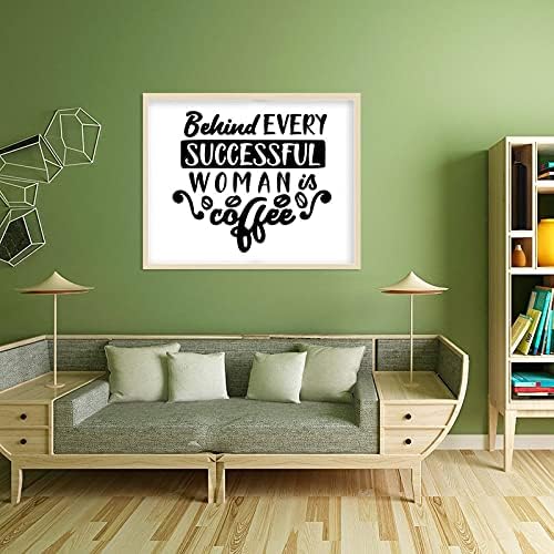 על ידי שלט פלאק עץ ללא ממותג 16 x 20, מאחורי כל אישה מצליחה נמצא קפה, שלט חווה ממוסגר, שלטי עיצוב קיר