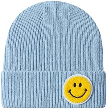 גברים ונשים אופנה מזדמנת חיוך שמח פנים פסטל גוון בצבע צלעות כובע כפה סרוג עבה